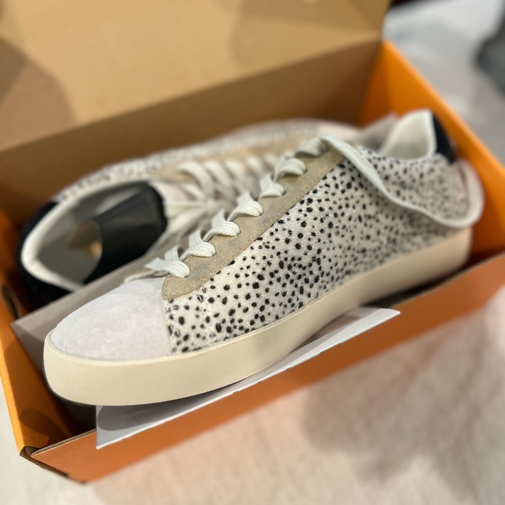 Womens size 8 NIB Gola Nova Oasis sneakers. Never worn. Off white / cheetah